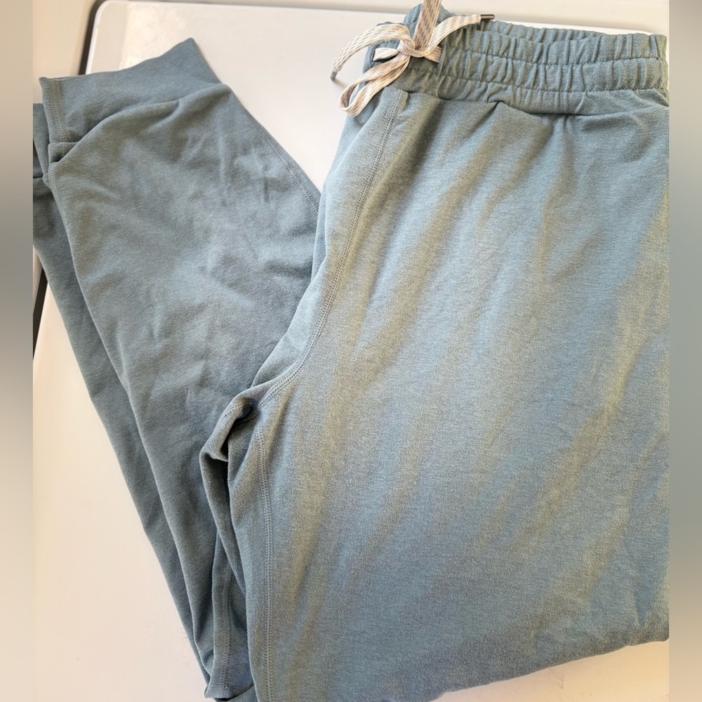 EUC Vuori performance joggers - Smoke Blue Heather - sz Med -  Athleisure - Picture 3 of 9